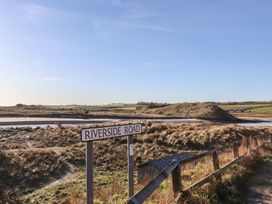 A view of a landscape with Riverside Road sign at Seafield Coach House in Alnmouth