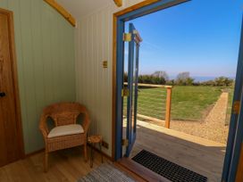 Fir Tree Shepherd's Hut - Mid Wales - 1172480 - thumbnail photo 5