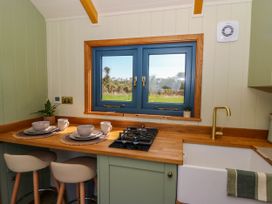 Fir Tree Shepherd's Hut - Mid Wales - 1172480 - thumbnail photo 25