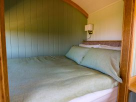 Fir Tree Shepherd's Hut - Mid Wales - 1172480 - thumbnail photo 10