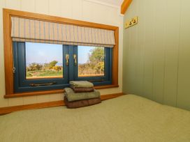 Fir Tree Shepherd's Hut - Mid Wales - 1172480 - thumbnail photo 11