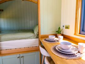 Fir Tree Shepherd's Hut - Mid Wales - 1172480 - thumbnail photo 12