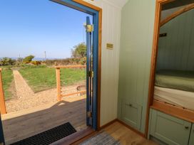 Fir Tree Shepherd's Hut - Mid Wales - 1172480 - thumbnail photo 13