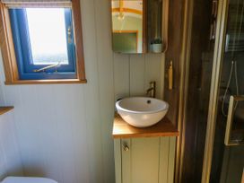 Fir Tree Shepherd's Hut - Mid Wales - 1172480 - thumbnail photo 28