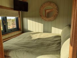 Fir Tree Shepherd's Hut - Mid Wales - 1172480 - thumbnail photo 8