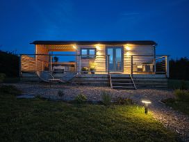 A hut with steps and chairs at Fir Tree Shepherd's Hut in Llanon