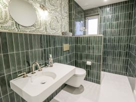 A bathroom with sink and toilet at Twyn Isaf in Borth