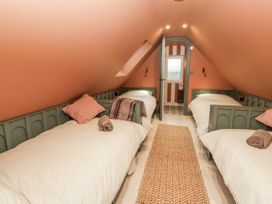 A bedroom with twin beds and a window at Twyn Isaf in Borth
