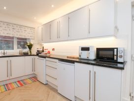 A kitchen with appliances and cabinetry at 32 Quay Street in Scarborough