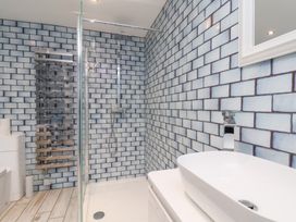 A bathroom featuring a shower, toilet, and sink at 32 Quay Street in Scarborough