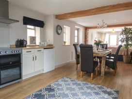 A kitchen and dining area with a table and chairs at The Old Vicarage Annex Hornsea