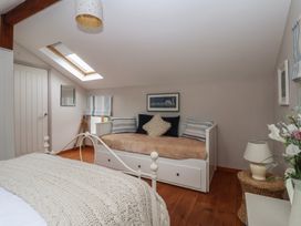A bedroom with a bed and a sofa bed at The Old Vicarage Annex in Hornsea
