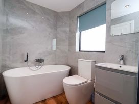 A bathroom with a bathtub, toilet, and sink at Kernyk in Camelford