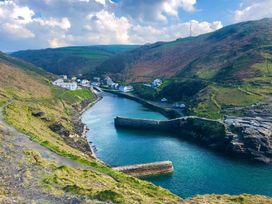 A view of a harbor surrounded by hills and houses at Kernyk in Camelford
