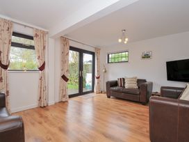 A living room with sofas and a television at Kernyk in Camelford