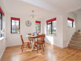 A dining room with a table and chairs at Kernyk in Camelford