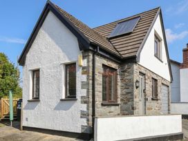 A house with a stone facade and solar panel at Kernyk in Camelford