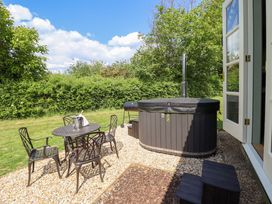 A garden with a hot tub and outdoor furniture at Bluebell in Grimsby