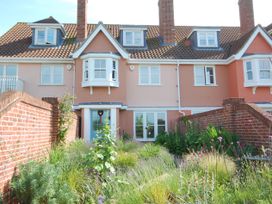 Sea Crest - Suffolk & Essex - 1172858 - thumbnail photo 1