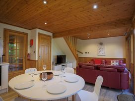 A living room with a dining table and sofa at Lodge 68 - Fern Gully near Finlakes Holiday Park in Chudleigh