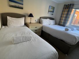 A bedroom with two single beds at Woodland View 31 - The Hawthorns near Chudleigh