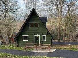 A house with green exterior at Tor View Finlakes Holiday Park near Chudleigh