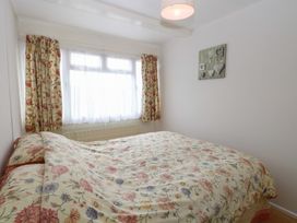 A bedroom with a double bed and floral bedding at 440 California Sands
