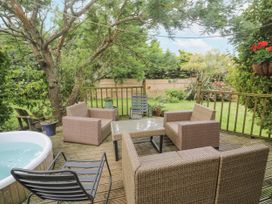 A garden with seating area and hot tub at 6 The Links Praa Sands