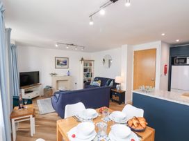 A living room with a tv and a dining table at Belle's View in Scarborough