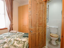 Captain’s Quarters - North Wales - 1173342 - thumbnail photo 8