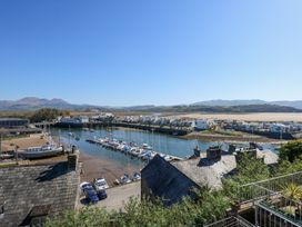 Captain’s Quarters - North Wales - 1173342 - thumbnail photo 13