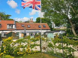 A garden with a British flag and a house at Driftwood in Bridlington