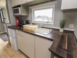 Caravan - Anglesey - 1173447 - thumbnail photo 7