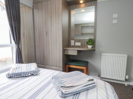 Caravan - Anglesey - 1173447 - thumbnail photo 11