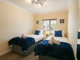 A bedroom with twin beds and a window at Kingsmere in Norwich