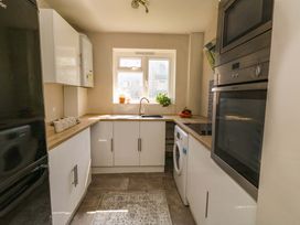 A kitchen with a sink, refrigerator, and washing machine at Lily's Pad in Weston, Portland