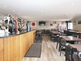 A bar with tables and chairs at Birch Cottage in Scarborough