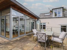 An outdoor seating area with a table and chairs at The Well House in Lyme Regis