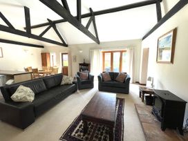 A living room with a sofa and chairs at Beechwood in Wood Norton near Foulsham