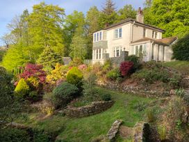 A house with a garden and pathway at High Cross in Keswick