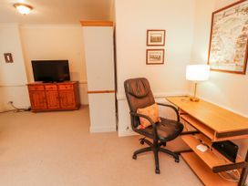 An office with a desk and chair at High Cross in Keswick