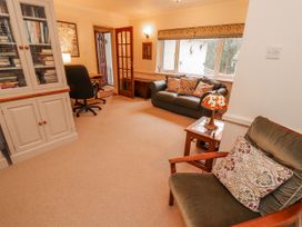 A living room with a sofa and table lamp at High Cross in Keswick