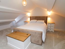 A bedroom with a bed and bedside table at 5 Lombard Street in Porthmadog