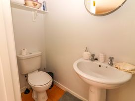 A bathroom with a toilet and sink at O'Connell's Lodge in Portmagee, County Kerry