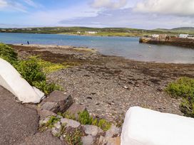 A shoreline with rocks and seaweed at O'Connell's Lodge, Portmagee, County Kerry
