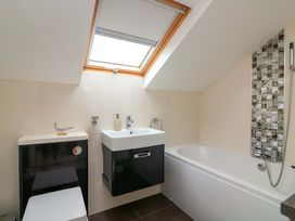A bathroom with a sink, toilet, and bathtub at 61B Fore Street in Kingsbridge