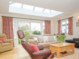 A living room with a sofa and coffee table at Chimings in Rock