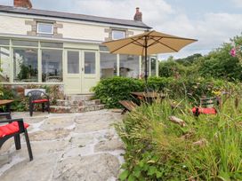 A garden with dining table and chairs at Nanvivian in Feock near Truro