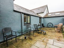 An outdoor seating area with chairs and a table at Pen Glorian in Conwy