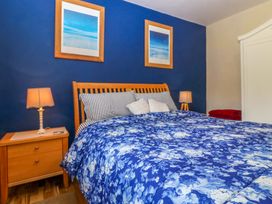 A bedroom with a bed and bedside tables at Pen Glorian in Conwy